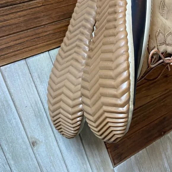 Sorel boots - Picture 7 of 10